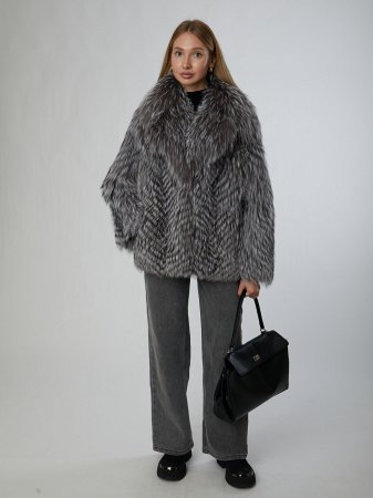 Укороченная шуба из меха чернобурой лисы