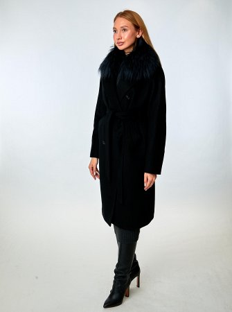 Стильное пальто с английским воротником