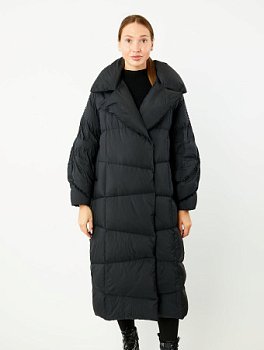 Удлиненный пуховик 