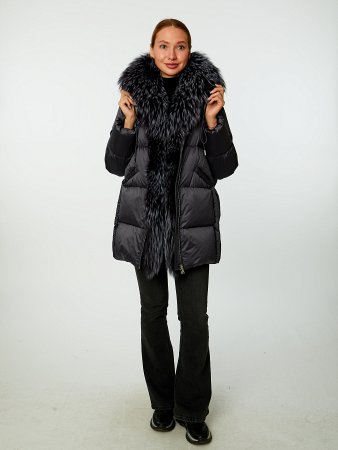 Пуховик с капюшоном и отделкой мехом лисицы