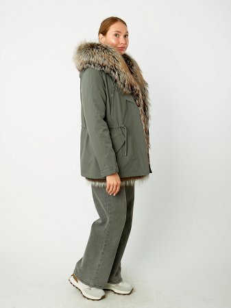 Парка с отделкой мехом лисы