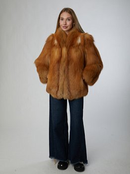 Укороченная шуба из меха лисы