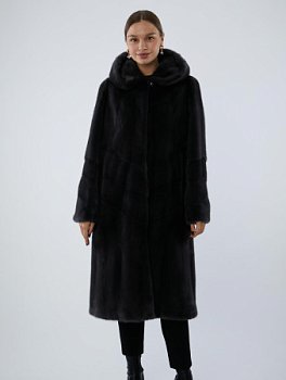 Шуба из меха норки с капюшоном