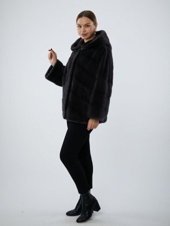 Укороченная шуба из меха норки с капюшоном