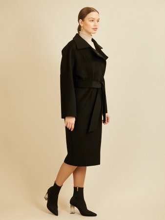 Удлинённое пальто с отложным воротником и поясом