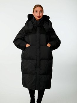 Удлиненный пуховик с капюшоном
