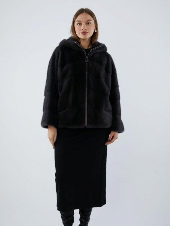 Укороченная шуба из меха норки с капюшоном