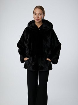 Укороченная шуба из меха норки с капюшоном