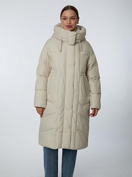 Пуховик женский удлинённый с капюшоном 