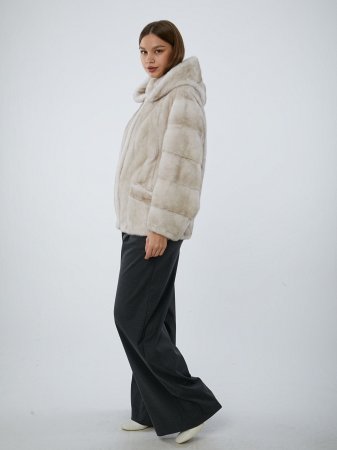 Укороченная шуба из меха норки с капюшоном