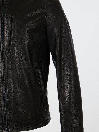 Кожаная куртка с воротником стойкой