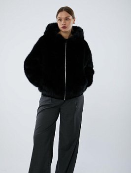 Двусторонняя куртка из экомеха с капюшоном