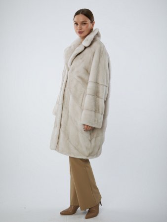 Шуба из меха норки с английским воротником