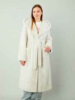 Шуба из эконорки с капюшоном и поясом