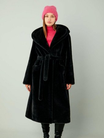 Шуба из эконорки с капюшоном и поясом