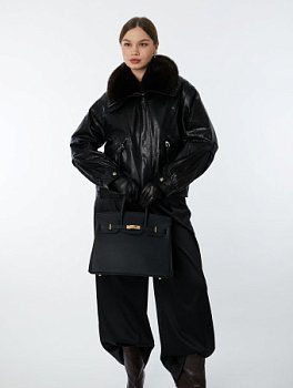 Куртка из натуральной кожи с высоким воротником и отделкой из меха песца