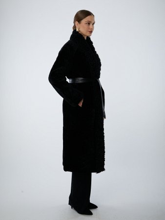 Длинная шуба из астрагана с шалевым воротом