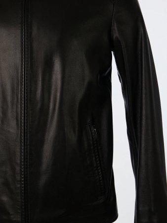 Утепленная куртка с воротником стойкой