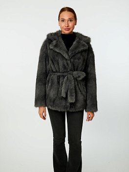 Куртка из искусственного меха с капюшоном