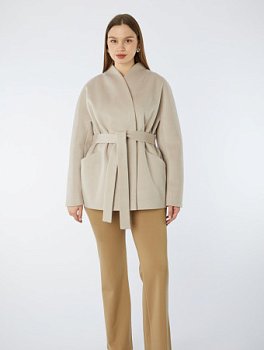 Пальто полушерстяное укороченное с воротником-стойкой и поясом