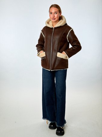 Укороченная экодубленка с капюшоном
