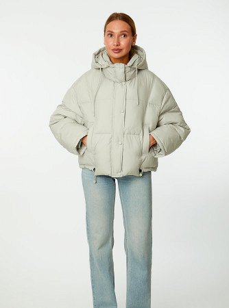 Пуховик женский укороченный с капюшоном