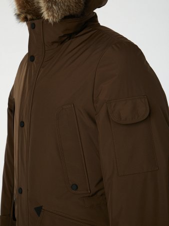 Удлиненный пуховик с капюшоном и отделкой енота