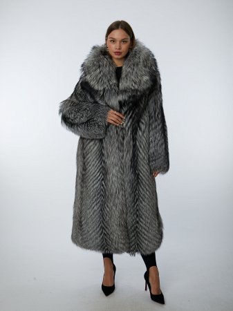 Шуба из меха чернобурой лисы