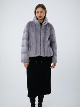 Укороченная шуба из меха норки с воротником стойкой