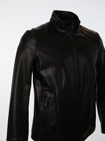 Утепленная куртка с воротником стойкой