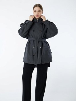 Укороченное пальто со съемным воротником-манишкой