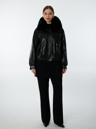 Куртка из натуральной кожи с высоким воротником и отделкой из меха песца