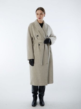 Двубортное пальто с английским воротником и поясом