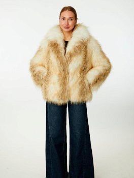 Укороченная шуба из экомеха