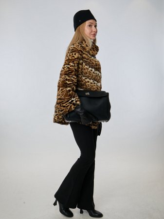 Шуба из меха камышового кота с воротником стойкой