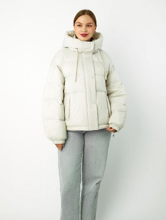 Пуховик женский укороченный с капюшоном