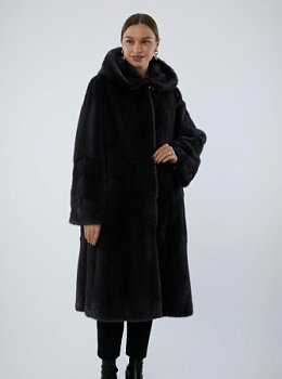 Шуба из меха норки с капюшоном