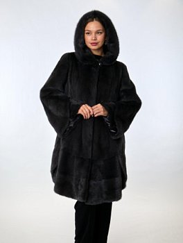 Шуба из меха норки с капюшоном