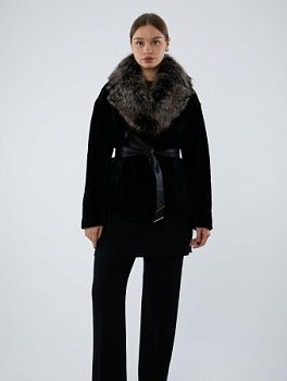 Укороченная шуба из астрагана с английским воротником