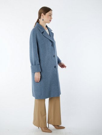 Демисезонное пальто с английским воротником