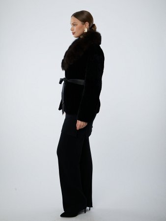 Укороченная шуба из астрагана с английским воротником