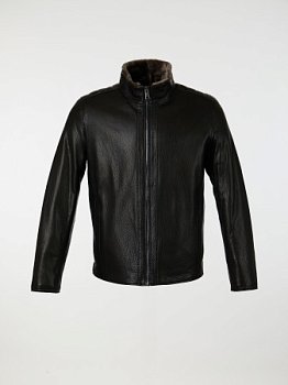 Кожаная куртка на мехе с воротником стойкой