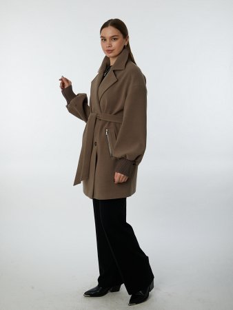 Укороченное пальто с трикотажными манжетами