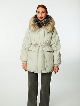 Пуховик со съемным мехом лисицы