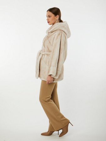 Укороченная шуба из меха норки с капюшоном