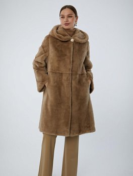 Шуба из меха норки с капюшоном