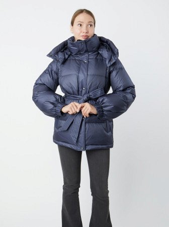 Пуховик с капюшоном и съемными рукава