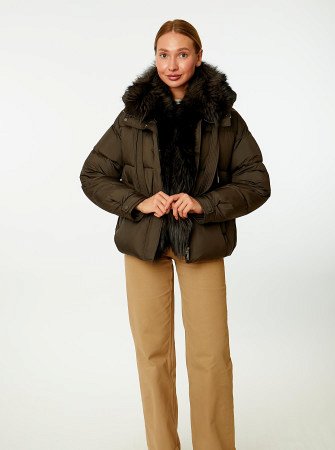 Пуховик женский укороченный с капюшоном