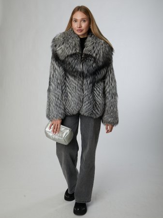Укороченная шуба из меха чернобурой лисы