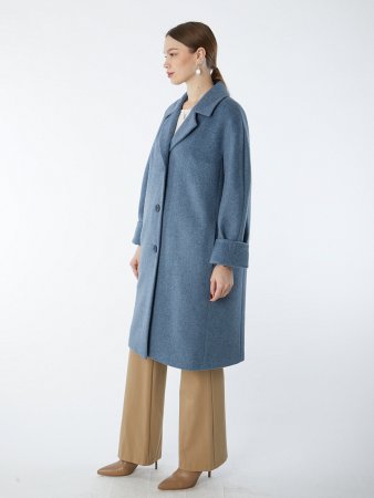 Демисезонное пальто с английским воротником